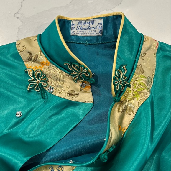 Vintage Emeral Green Silk Qipao (Cheongsam) - Picture 9 of 16